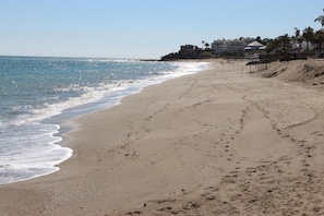 Plage à proximité, chaises longues