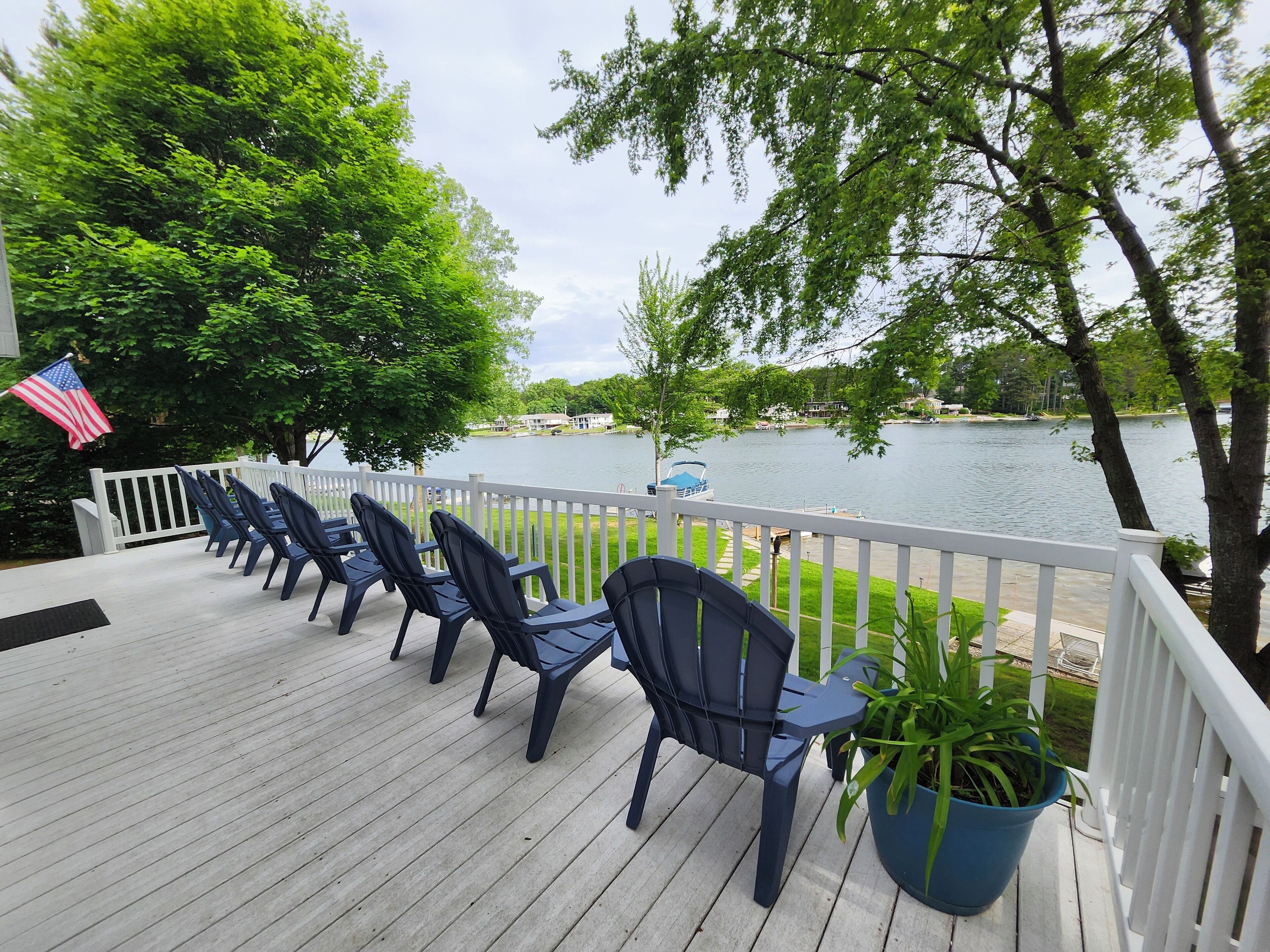 Lakefront Cottage boat rental available 