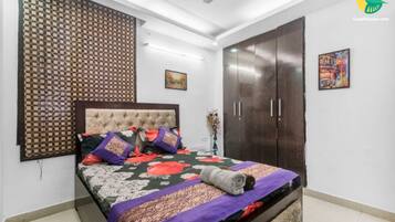 3 bedrooms, iron/ironing board, free WiFi, bed sheets