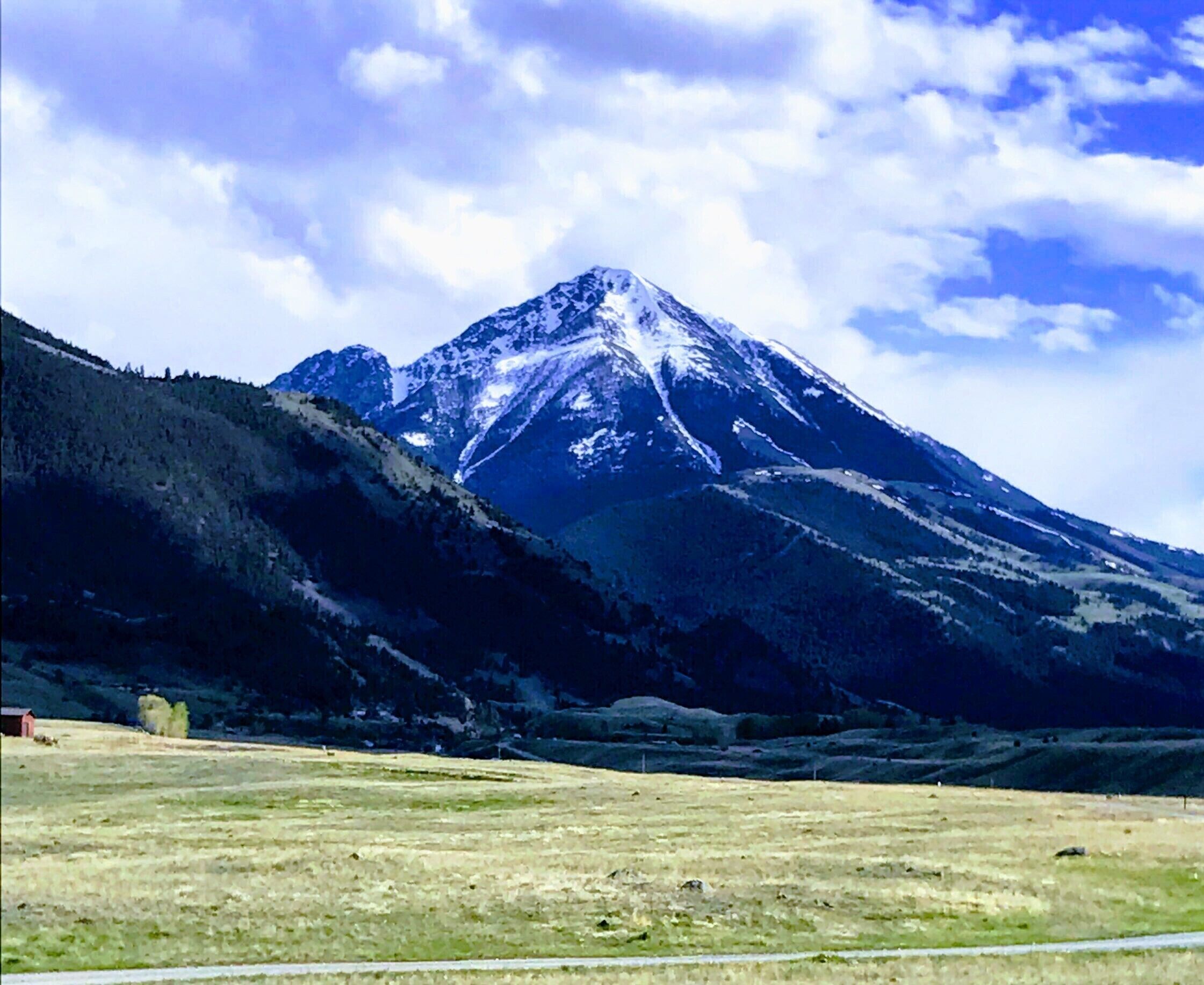 Pet friendly Emigrant Pk Cabin 30 mins - Yellowstone. 5 mins to Chico ht springs