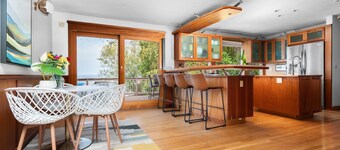 Accueil à couper le souffle au bord de l'eau sur la baie ouest - M22