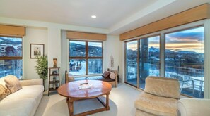 TV - Bright and Sunny Penthouse with Amazing Views (Mountain Village)