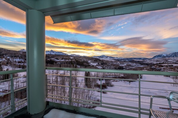 Property grounds - Bright and Sunny Penthouse with Amazing Views (Mountain Village)