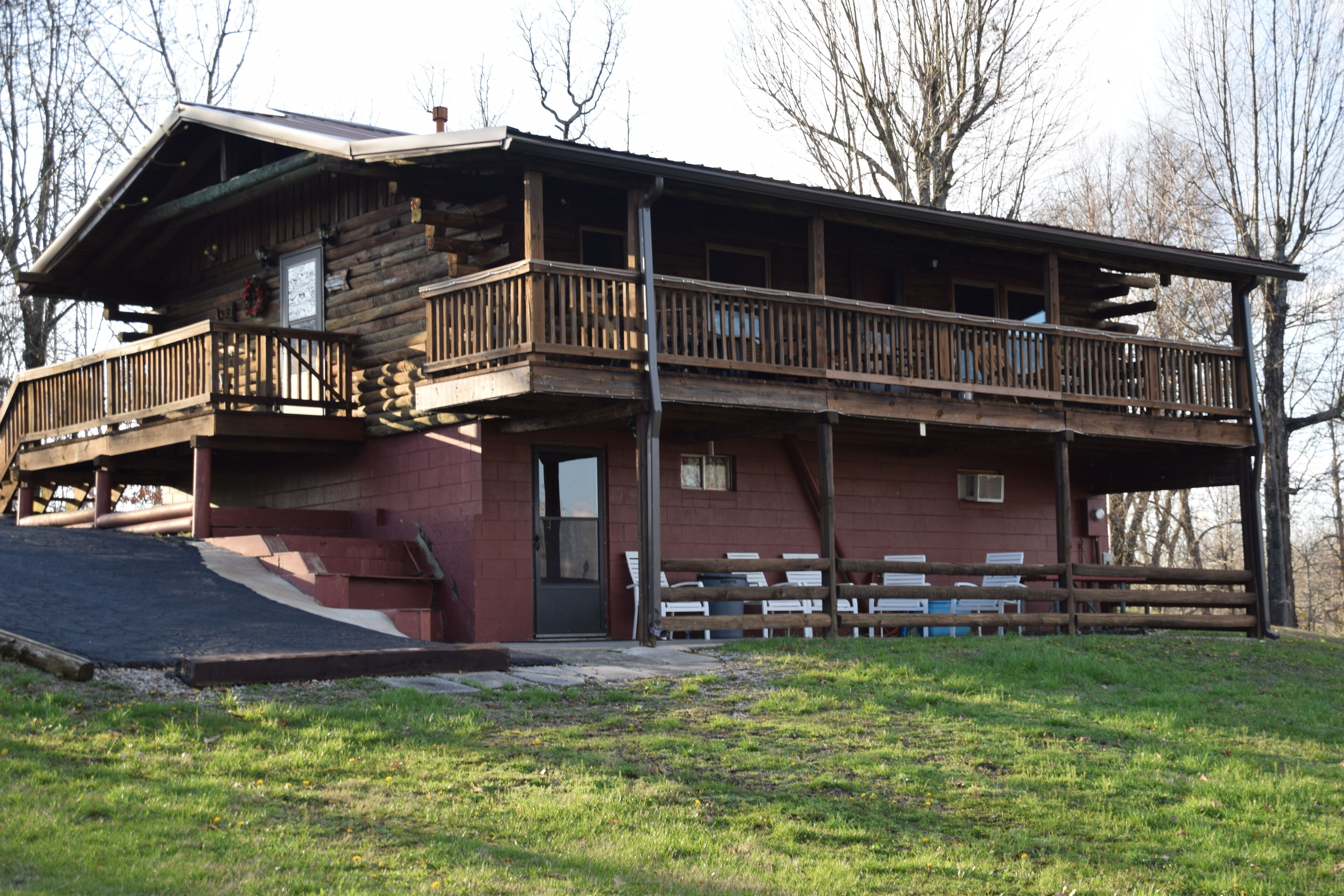 2-story rustic log cabin on 11 acres at Grand Rivers between Barkley and Ky Lake