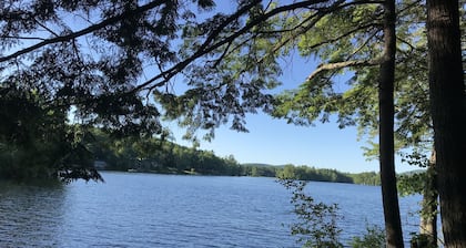 Tranquilo estudio en un tranquilo lago en Maine
