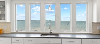 Sunset Lane:155-Ba Ideal Beach House, Waterfront on Barnstable Harbor