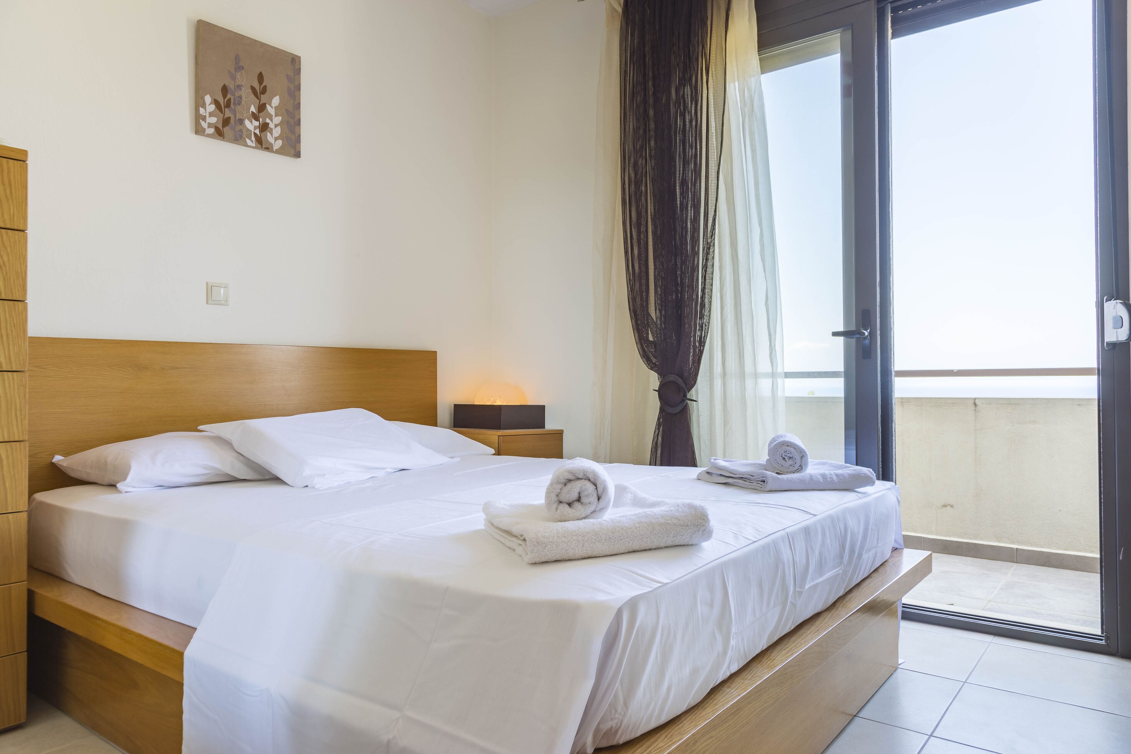 5 soverom, strykejern/-brett, internettilgang og sengetøy