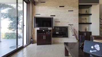 TV, peis og DVD-spiller