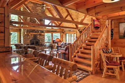 NEW! FOLEY'S LOG CABIN with Hot Tub