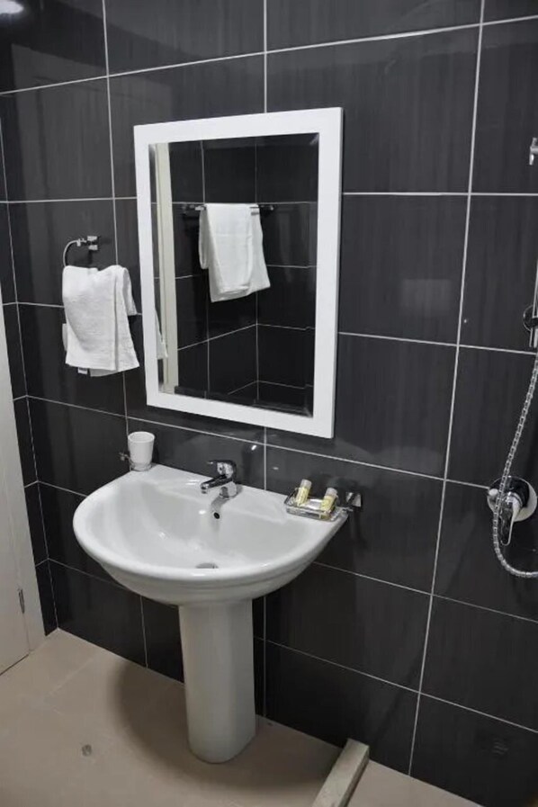 Bathroom - Coral Hotel & Resort (Orikum)