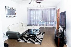 Fernseher, Videospiele, DVD-Player, Musikbibliothek