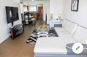 Télévision, jeux vidéo, lecteur de DVD, médiathèque