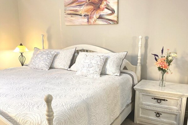 5 bedrooms, desk, iron/ironing board, WiFi