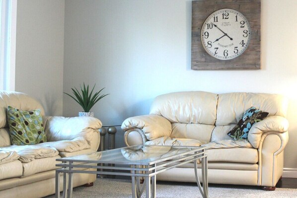 Smart TV, fireplace, DVD player, video library
