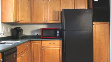 KylskÄp, mikrovÄgsugn, ugn och spishÀll