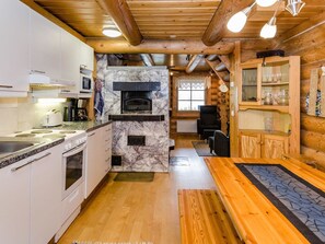 Fridge, microwave, dishwasher, cookware/dishes/utensils
