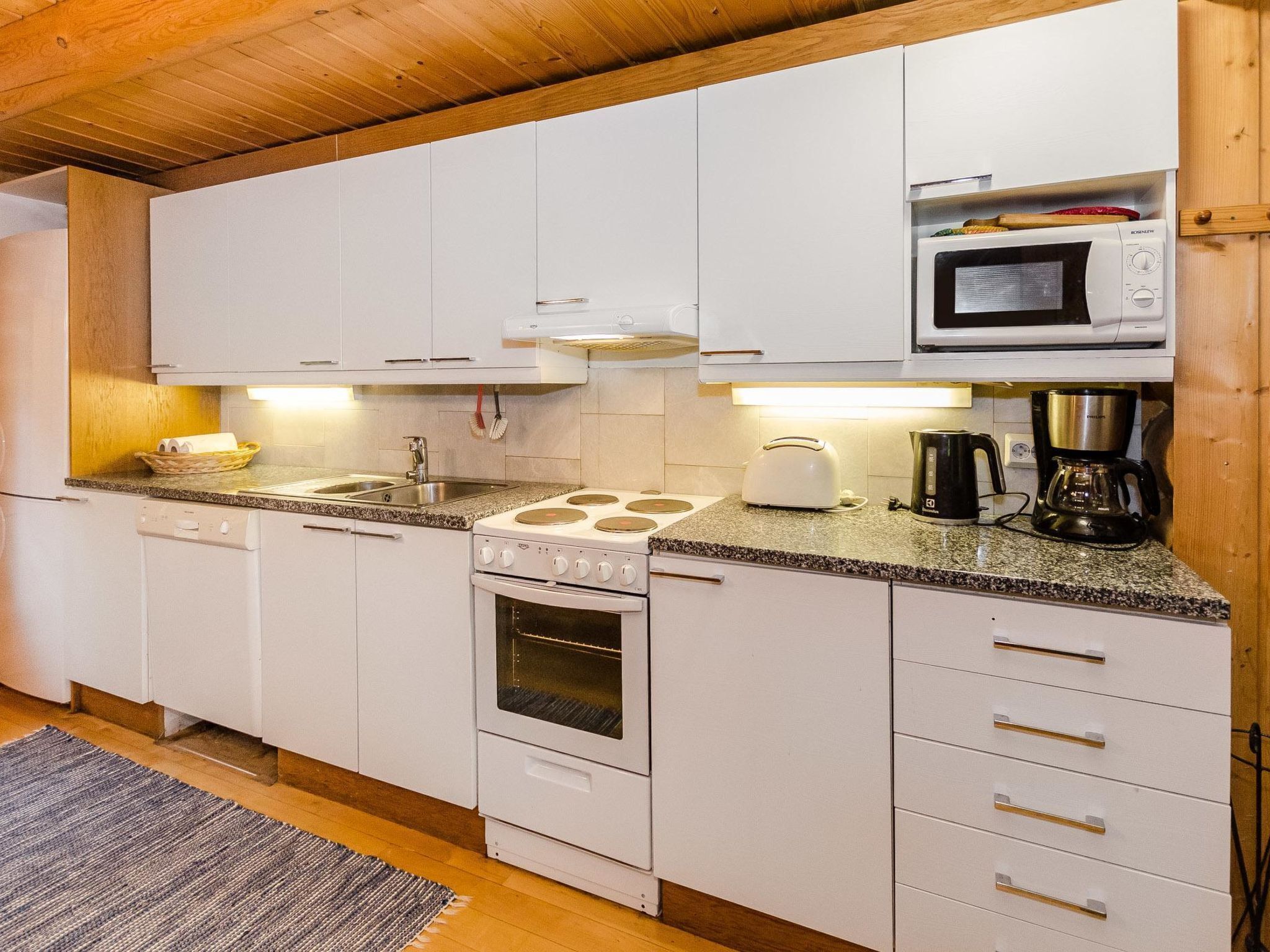 Jääkaappi, mikroaaltouuni, astianpesukone