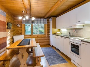 Refrigerador, microondas, lavavajillas y utensilios de cocina 