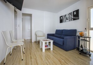 TV - PRESIDENT - Two bedroom apartment with sea views and beachfront with parking (Calp)