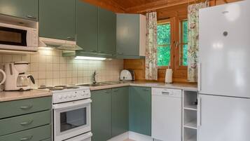 冰箱、微波炉、洗碗机、高脚椅