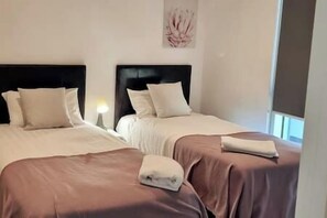 2 bedrooms, iron/ironing board, bed sheets