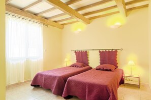 2 chambres, fer et planche à repasser, lit parapluie, Wi-Fi gratuit