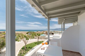 Suite Junior, vue sur la mer | Balcon