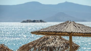 Praia particular, espreguiçadeiras, bar na praia