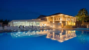 Seasonal outdoor pool