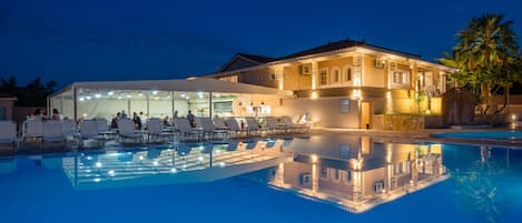 Seasonal outdoor pool