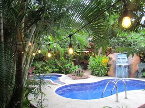 Schwimmbecken