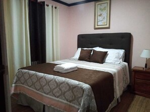 2 Schlafzimmer, Verdunkelungsvorhänge, Bügeleisen/Bügelbrett