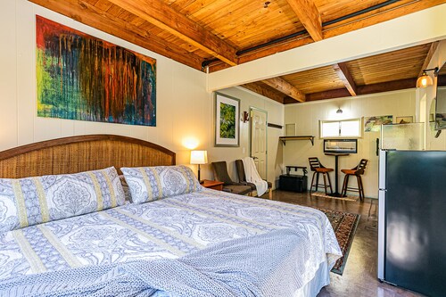 Cozy stay just 5 minute drive to Volcano National Park, Winery and Golf!