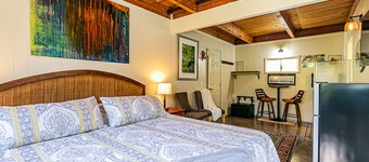 Cozy stay just 5 minute drive to Volcano National Park, Winery and Golf!