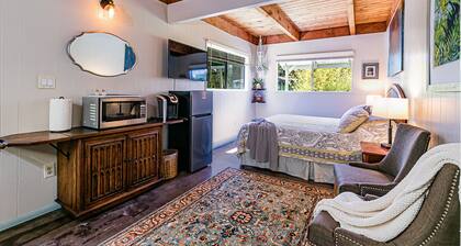 Cozy stay just 5 minute drive to Volcano National Park, Winery and Golf!