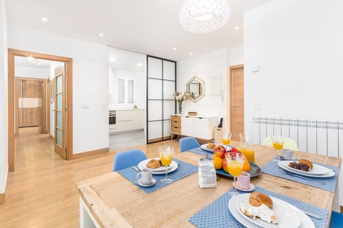 Äskettäin uusittu asunto Antiguossa, kävelymatkan päässä Ondarreta-rannalta