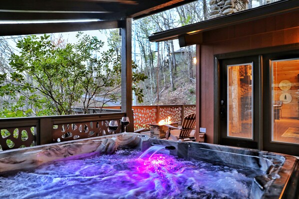 Outdoor spa tub