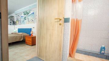 1 habitación, wifi y ropa de cama