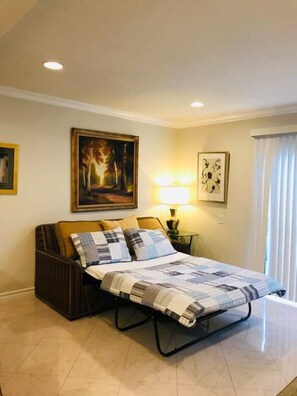 2 bedrooms, desk, iron/ironing board, free WiFi