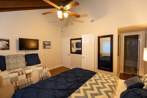 2 bedrooms, desk, iron/ironing board, free WiFi