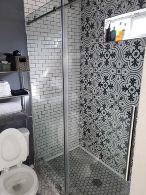 Combined shower/tub, hair dryer, towels, soap - Charming Heights Guesthouse! (Houston)
