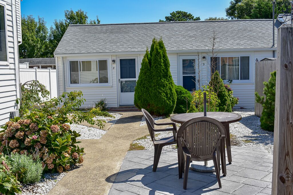 Studio condo just 2/10's mile to Glendon Beach