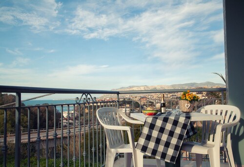 APARTMENTS A FEW STEPS FROM THE SEA WITH LARGE OUTDOOR SPACES AND WIFI