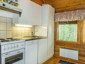 Kühlschrank, Mikrowelle, Geschirrspüler, Kochgeschirr/Geschirr/Besteck