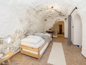 3 bedrooms, iron/ironing board, WiFi - Cueva de Lindaraja by Interhome (Granada)