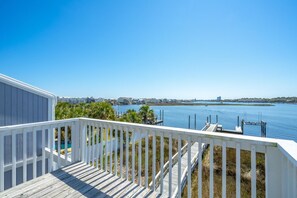 Property grounds - ☀️Tre Sorelle: Canal Front Decks, Boat Slip, Gas Grill. Close to Beach☀️ (Carolina Beach)