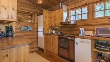 Refrigerador, microondas, lavavajillas, utensilios de cocina