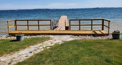 Home of 1000island #2-Directly on STL River, private beach free boat docking