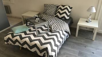 1 bedroom, internet, bed sheets