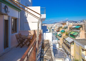 Outdoor dining - Sunny Apartment (90m2) in Athens center (Athens)